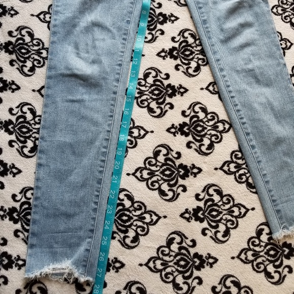 UNIQLO Tapered Jeans - Picture 5 of 7